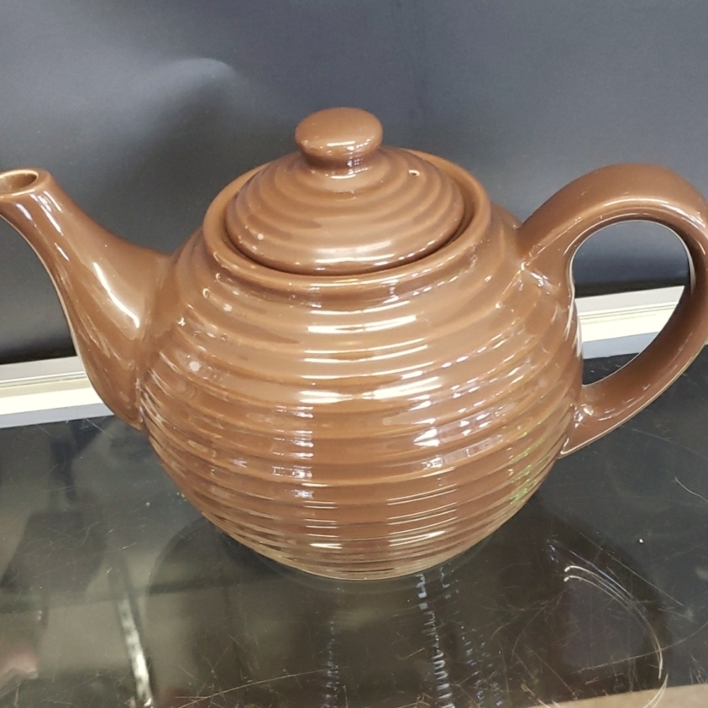 Hues N Brews NWT Vintage Dark Brown Ribbed Teapot